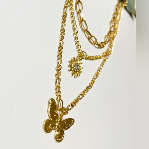 Butterfly layers necklace in gold - Picture 5 of 6